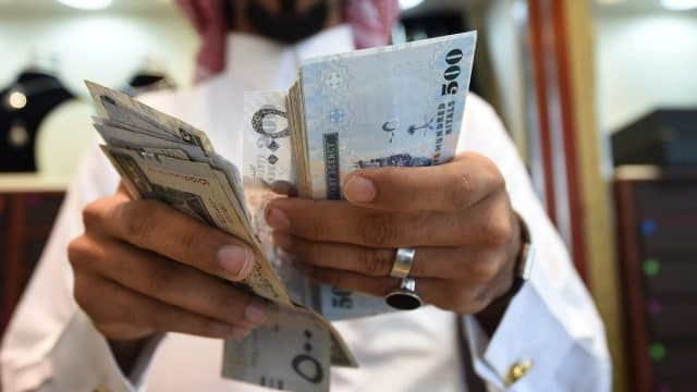 المالية السعودية تُحسم حقيقة زيادة رواتب الموظفين تزامناً مع اليوم الوطني